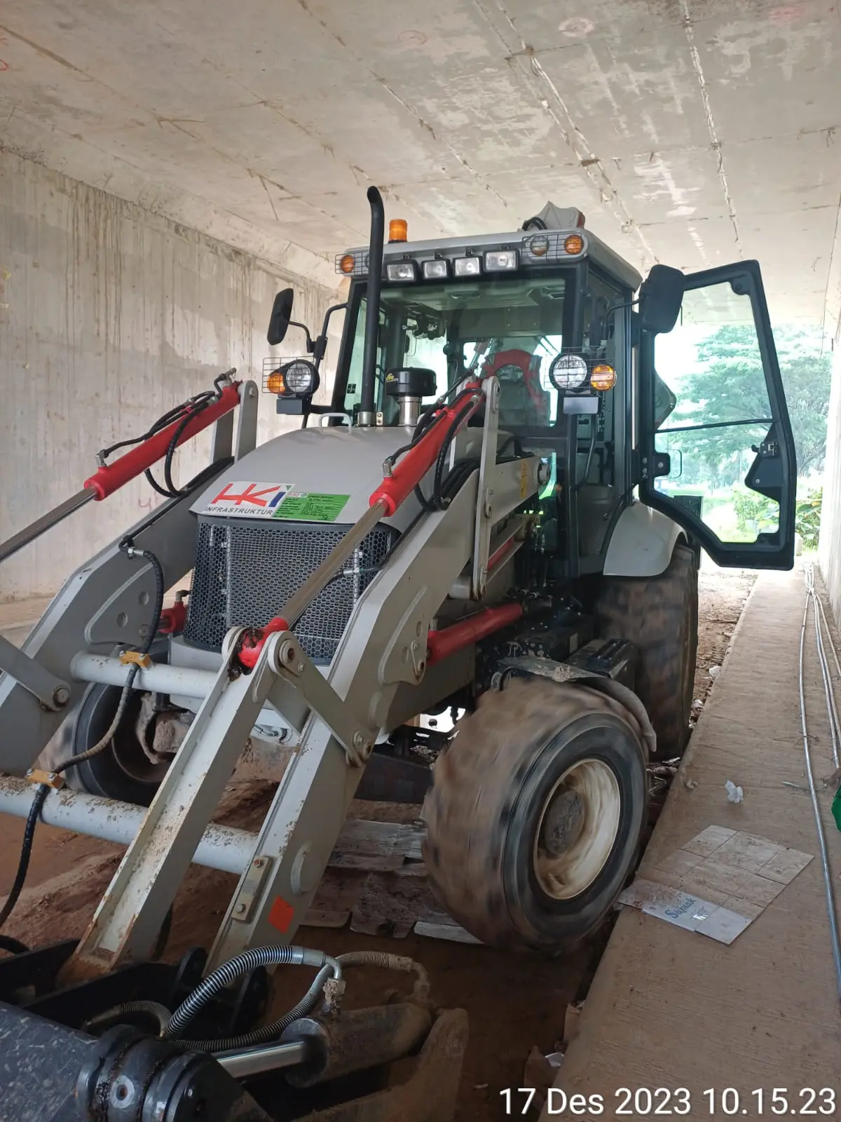 Backhoe Loader thumbnail 3