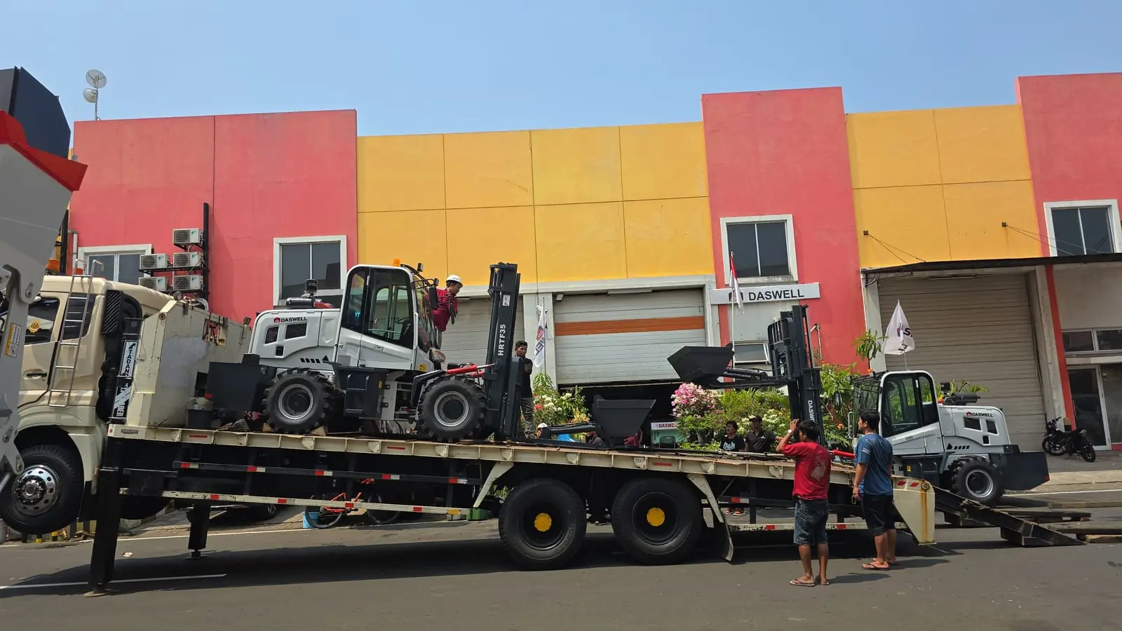 Rough Terrain Forklift 4x4 (HRTF-35)